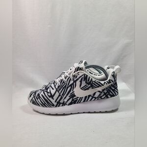 Nike Womens Roshe One 599432-110 Black Running Shoes Sneakers Size 6